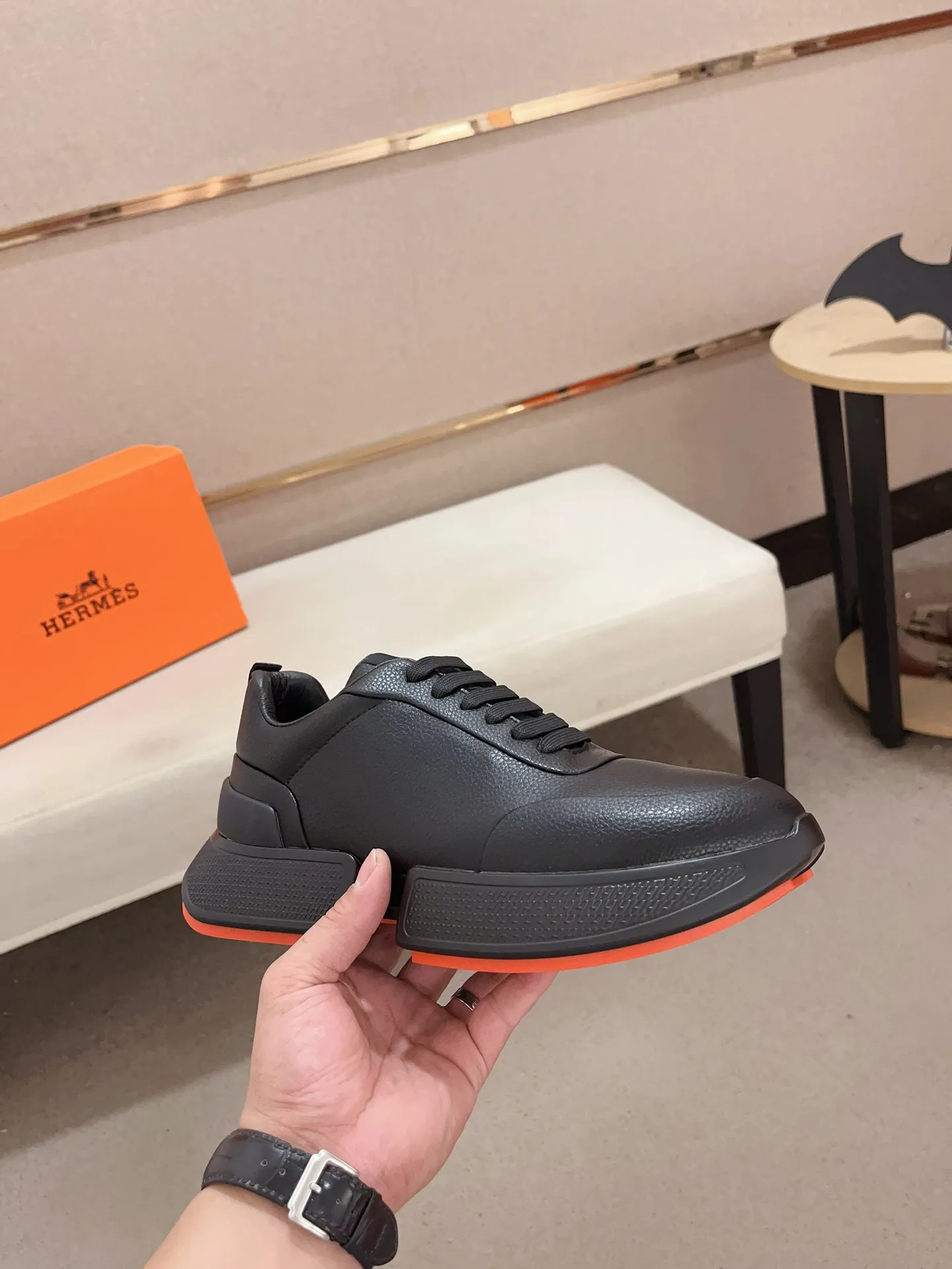 Men's clothing and shoes💰: 442💰《HERMES》【Classic original single version】Hermès; top 🔝purchase agent🔍🔍men's latest 🇺🇸 counter sales simultaneously, imported from Italy original ▲▲cowhide ▲▲ (high-end, nobility, class) ) Exquisite workmanship (Italian 🇮🇹 imported water-dyed 🐂 cowhide lining) sole: original sole provided by the original factory, ⚠️exclusive double-layer activity·TPR·rubber·combined molded outsole; super comfortable·wear-resistant·non-slip·environmental protection The real thing is more beautiful if you take the real thing (high quality, follow the order). You can enter and exit the counter at will * Number of yards: 38-44 (45 can be customized and cannot be returned or exchanged)